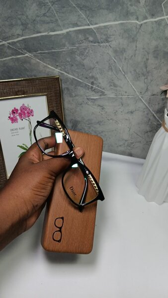 Lunettes Noires avec Étui Bois