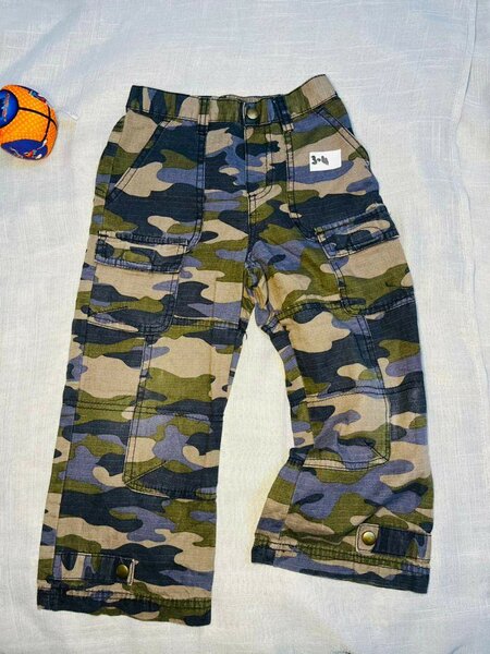 Pantalons pour petits garçons .