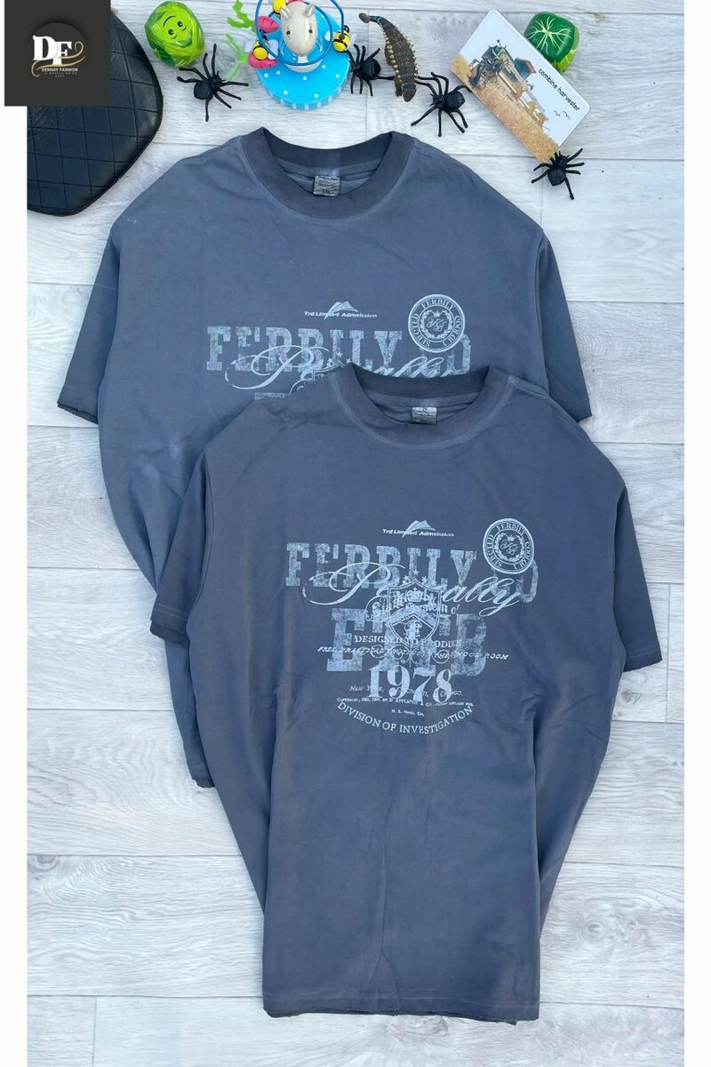 T-shirts gris modernes