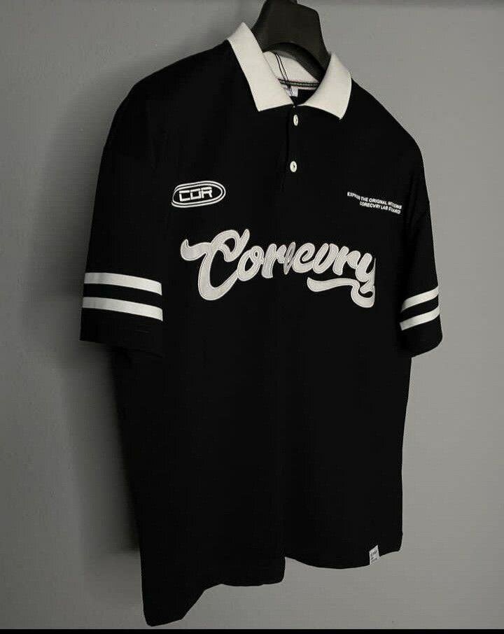 Polo noir avec col blanc