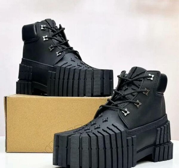Bottes à plateforme robustes