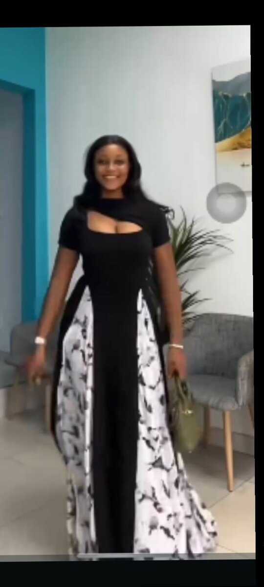 Robe estivale à fleurs vives