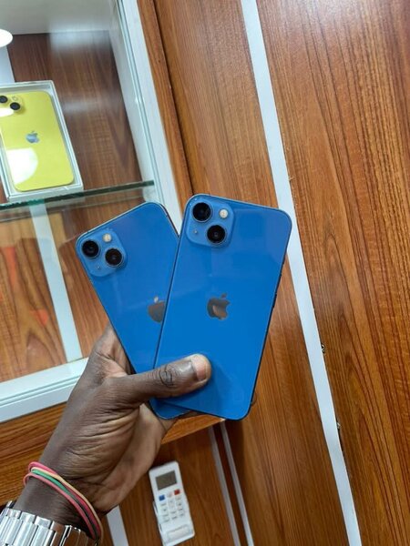 iPhone 13 Bleu Éclatant