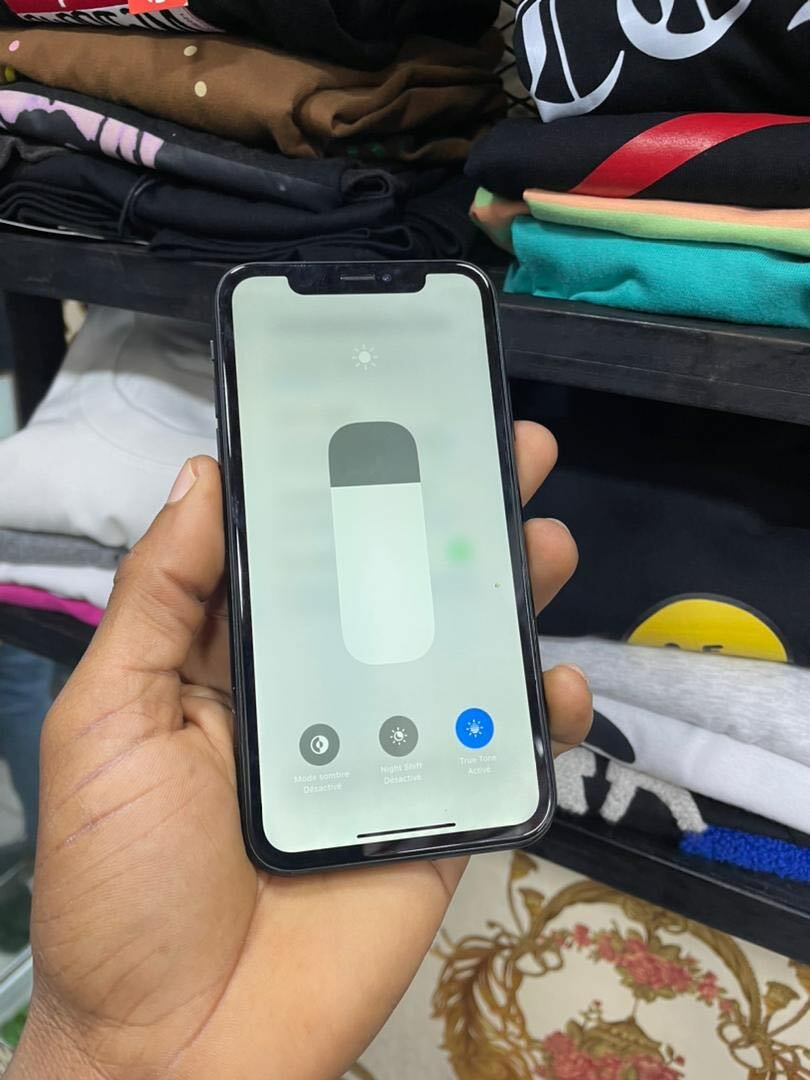 Disponible Xr 64GB propre