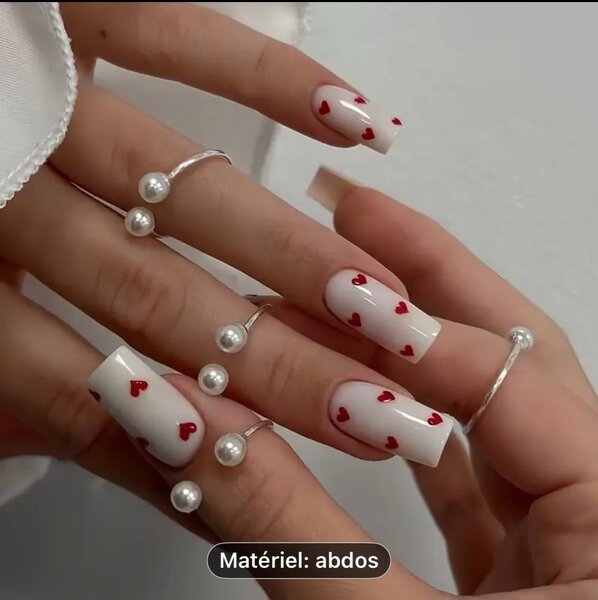 Ongles Faux Cœurs Rouges