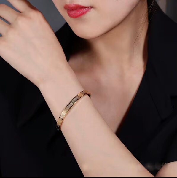 Bracelet en métal couleur or