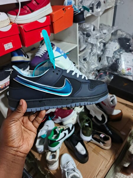 Baskets Nike Bleu et Noir