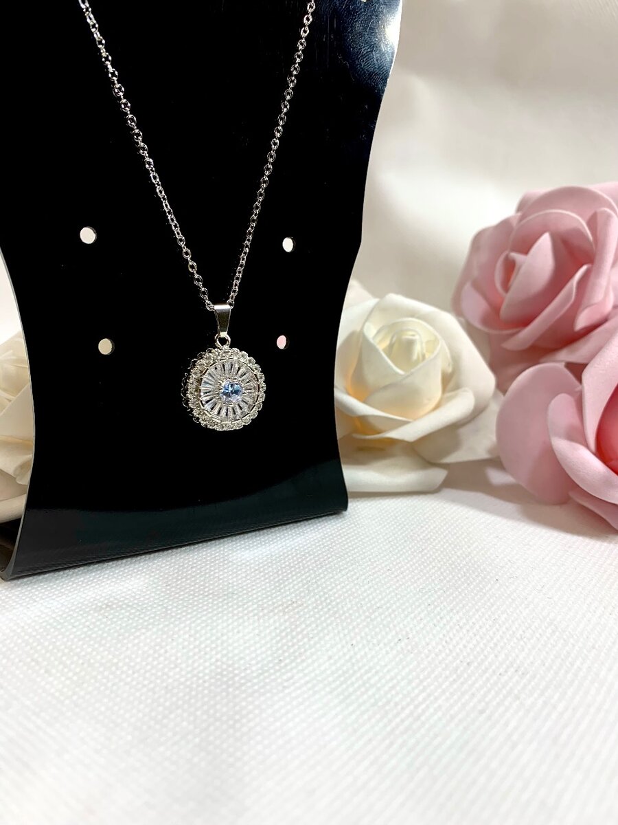 Elegant Silver Pendant Chain