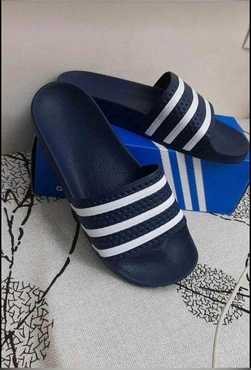 Claquette adilette Adidas originale