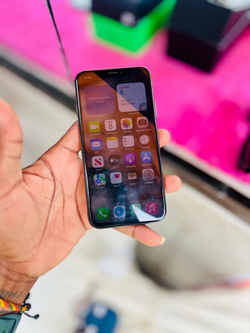 iPhone X 64giga casineuf tout passe propre