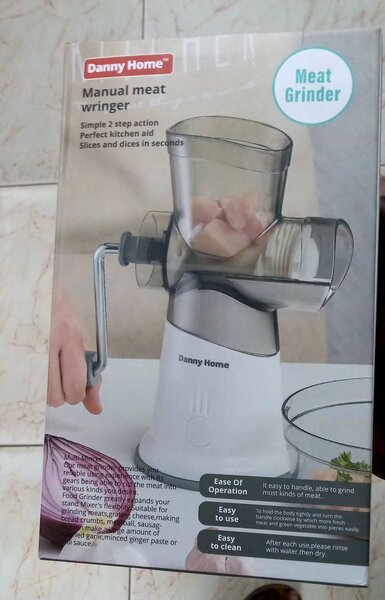 Manual meat grinder