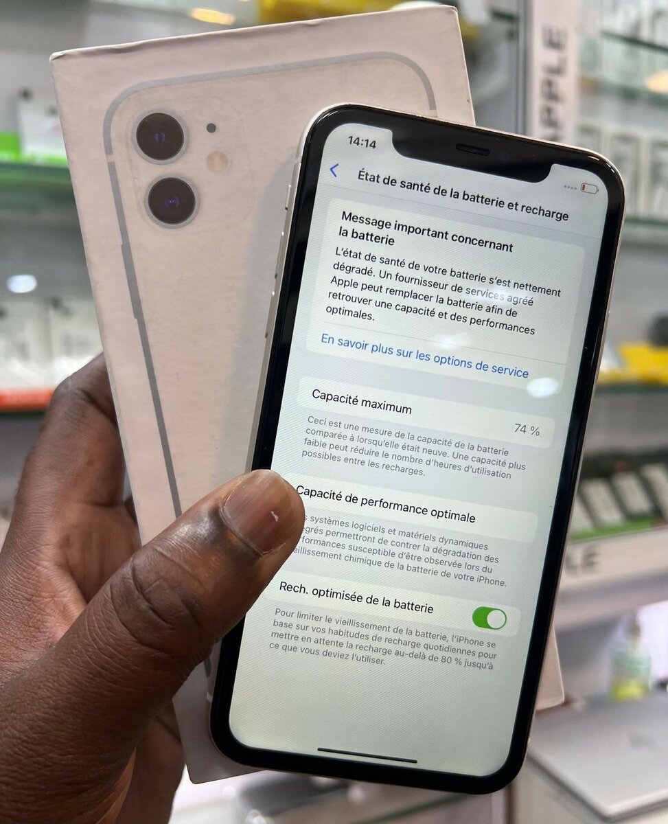 iPhone 11 64giga tout passe propre avec carton
