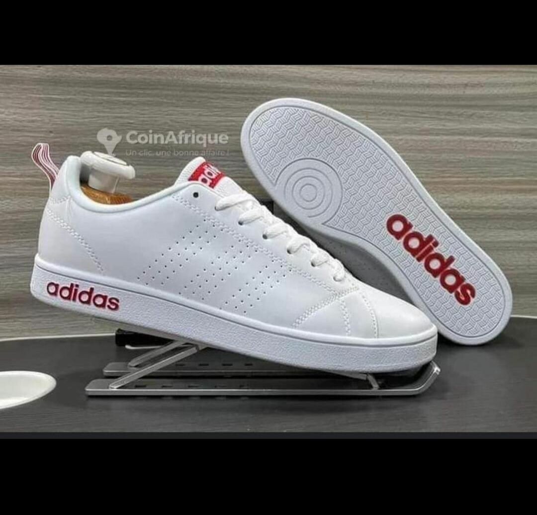 Baskets Adidas blanches classiques