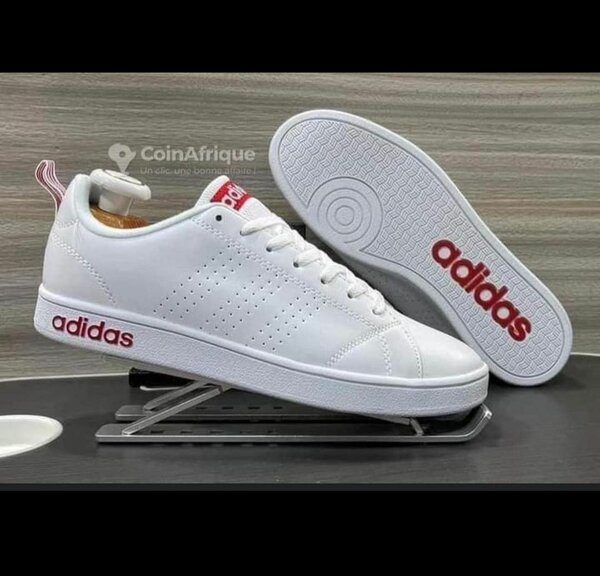 Baskets Adidas blanches classiques