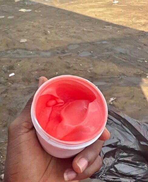 Produits de lèvre rose