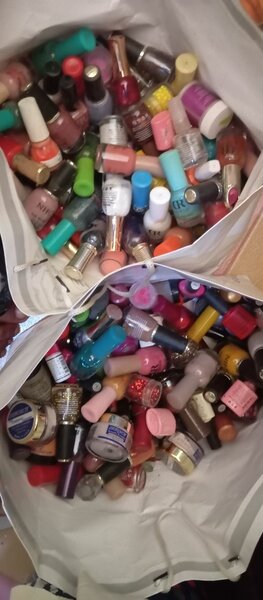 Nail polish . Normal polish and gel polish