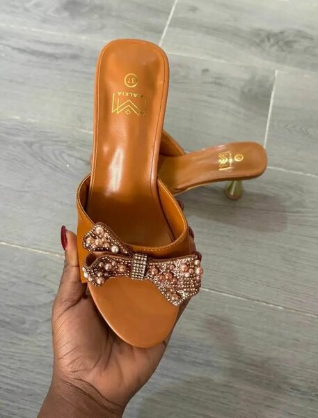 Sandales à talon élégantes