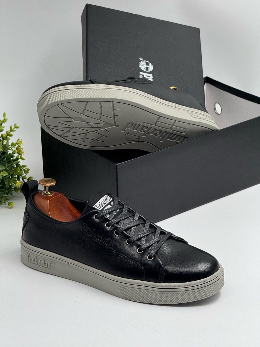 TIMBERLAND BLACK AND GREY