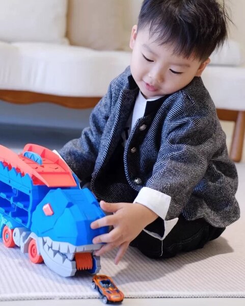 Дино автомобиль