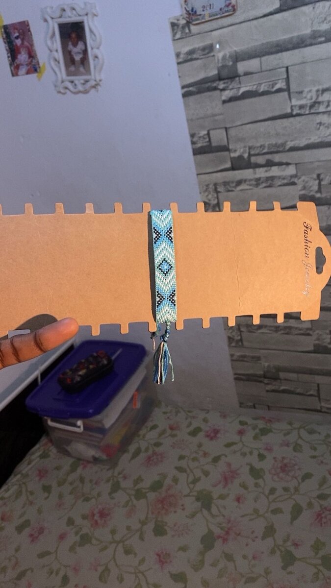 Bracelet d'amitié coloré tressé