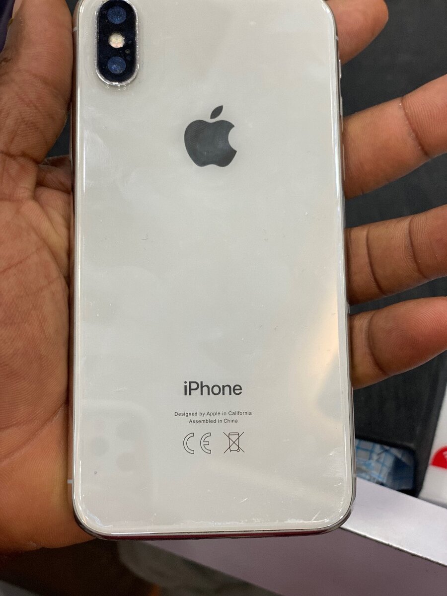 iPhone X Argent 64 Go