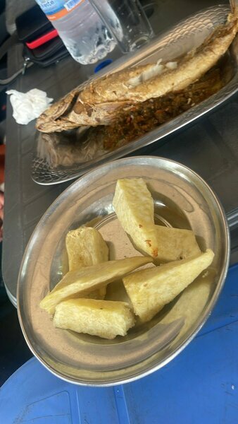 Poisson frit + igname frite (grillade)