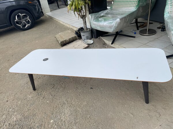 Table rectangulaire minimaliste