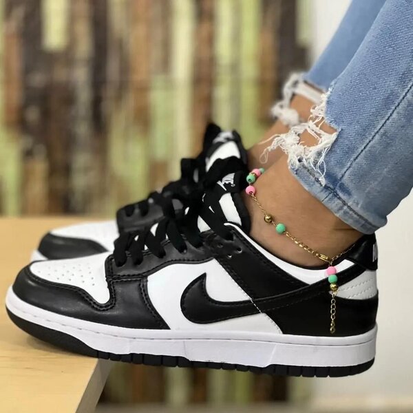 Baskets basses blanches et noires