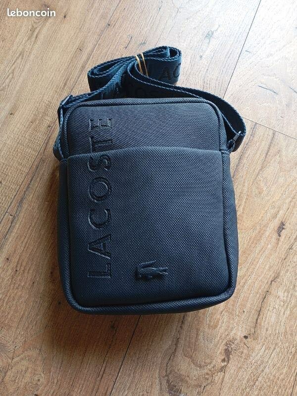 Sac bandoulière Lacoste élégant