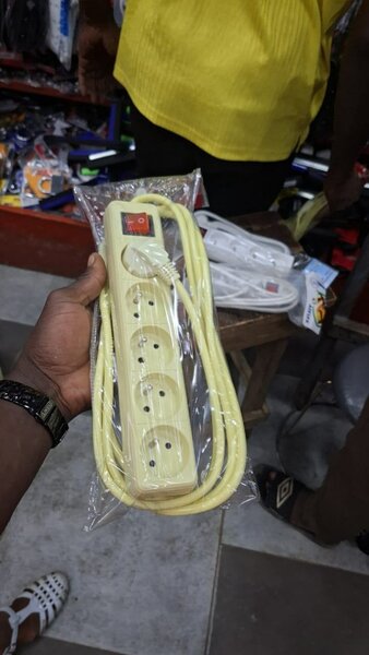 Multiprise avec interrupteur 4 prises