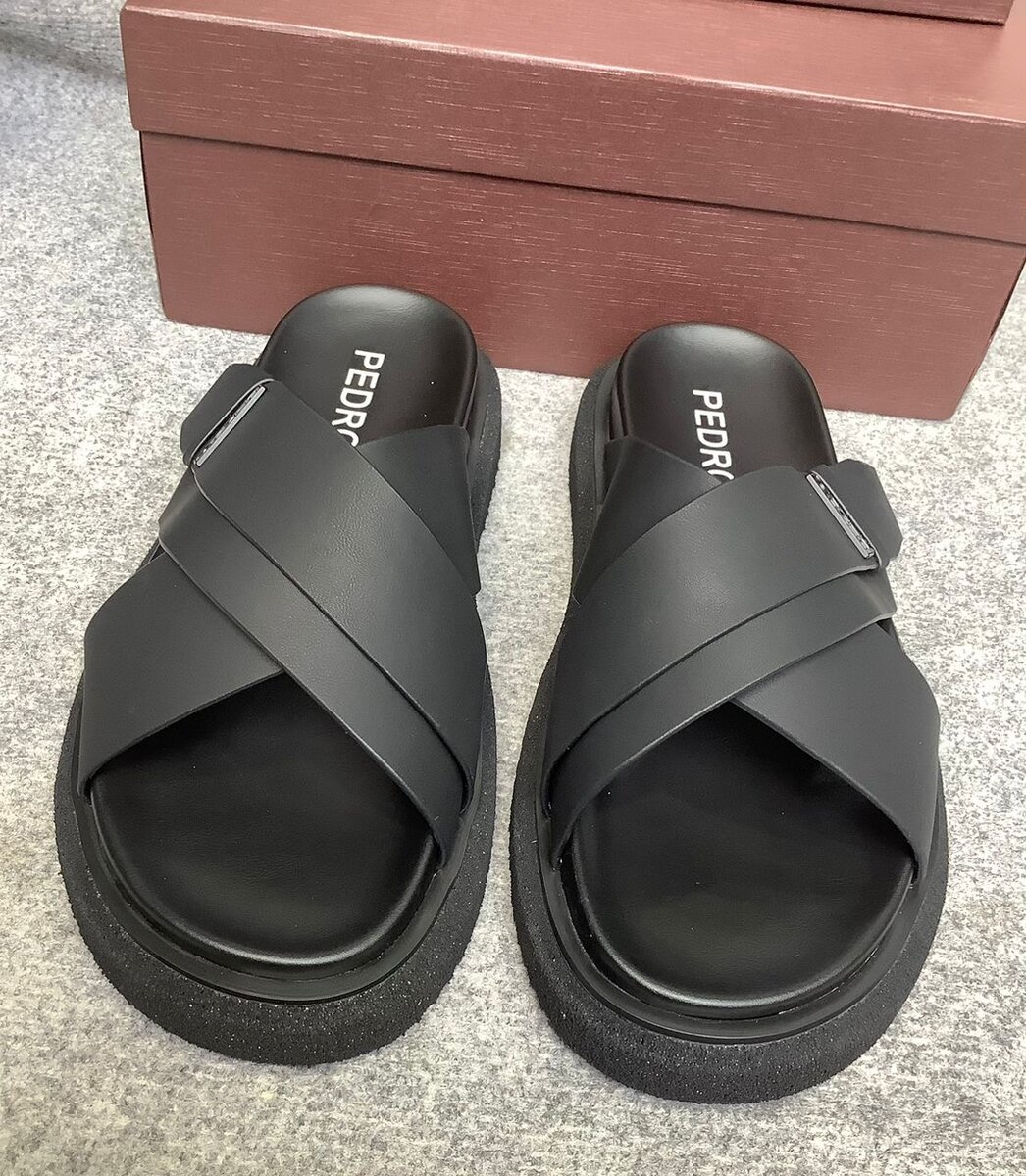 Sandales noires Pedro élégantes