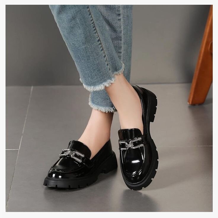 Mocassins en cuir verni noir