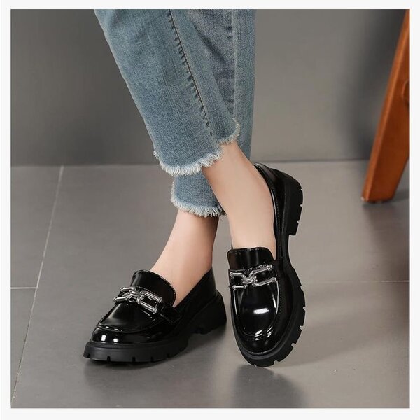 Mocassins en cuir verni noir
