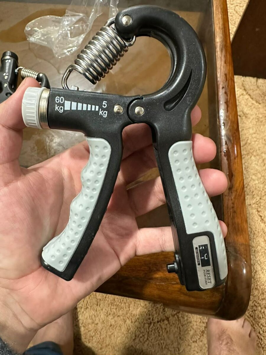Adjustable counter handgripper