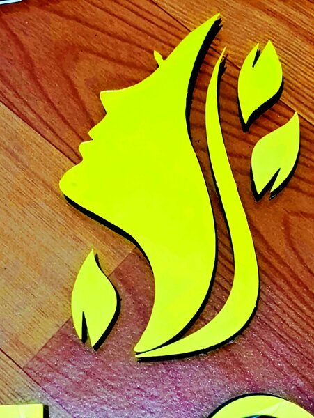 Lettre et cercle acrylique