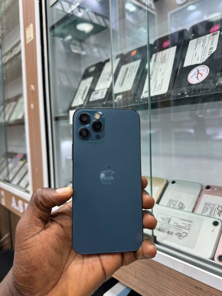 12 pro 128Go tout passe  Écran