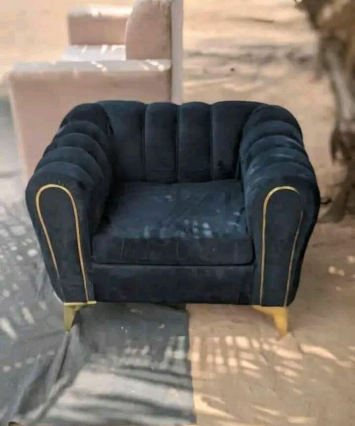 Canapé design en velours bleu