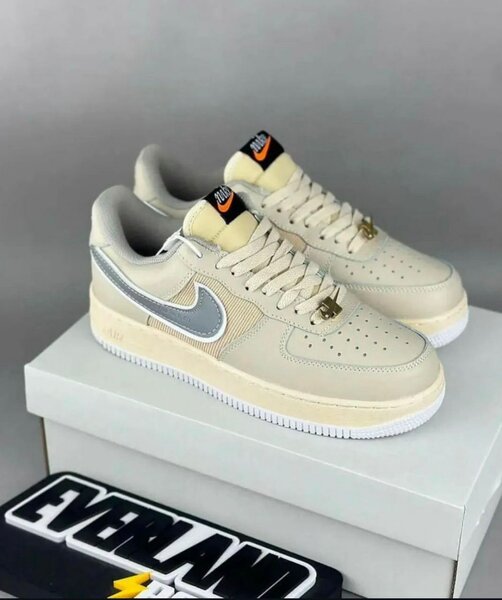 Baskets Air Force 1 Beige Classiques