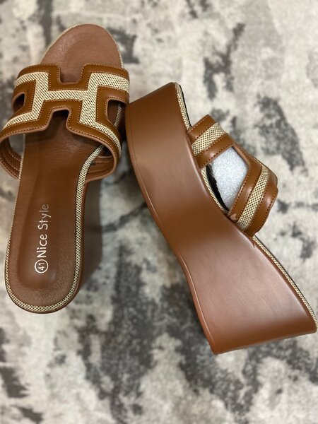 Sandales compensées élégantes