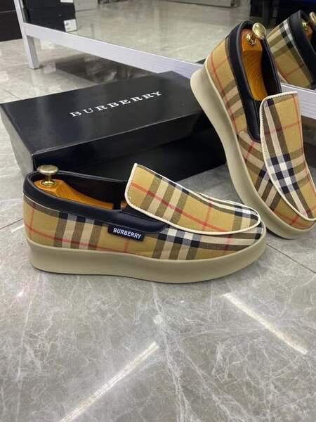 Mocassins Burberry Élégants