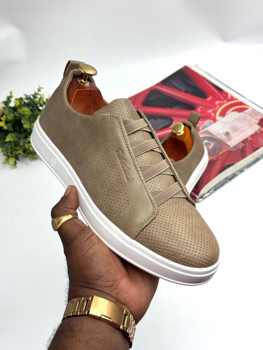 TIMBERLAND BEIGE AND WHITE