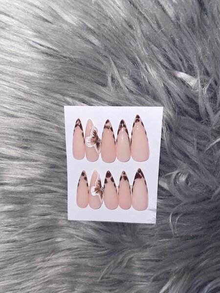 Press on nails
