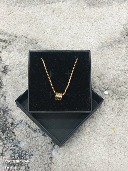 Collier en or avec pendentif