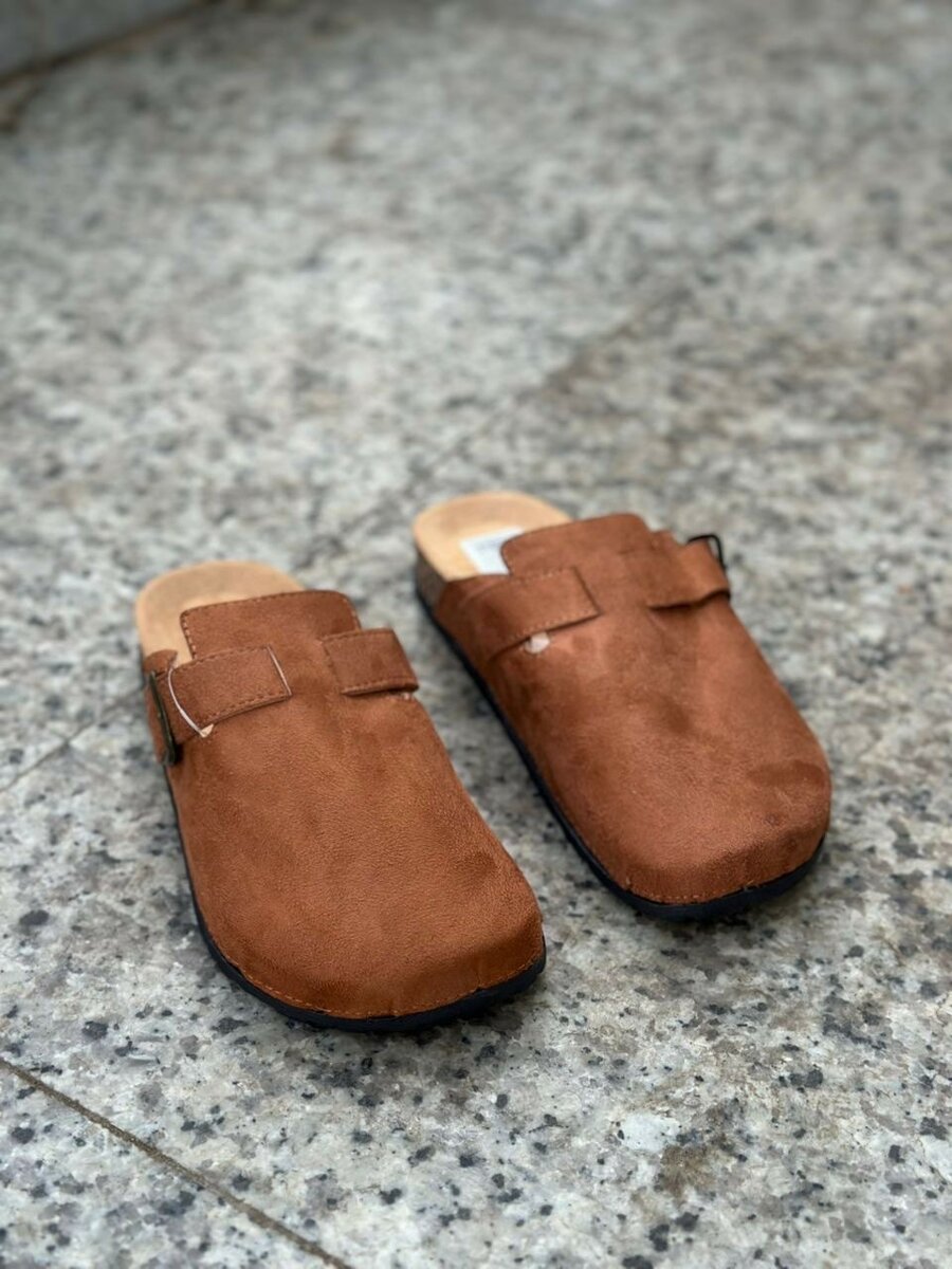 Sabots en daim pour homme