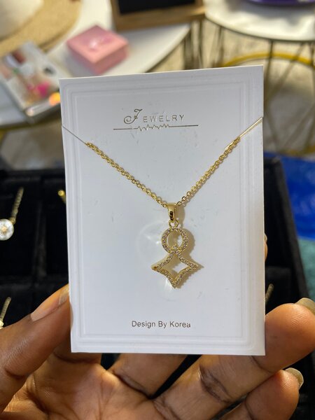 Collier pendentif doré chic