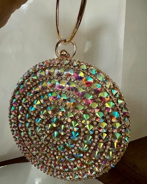 clutch with stones