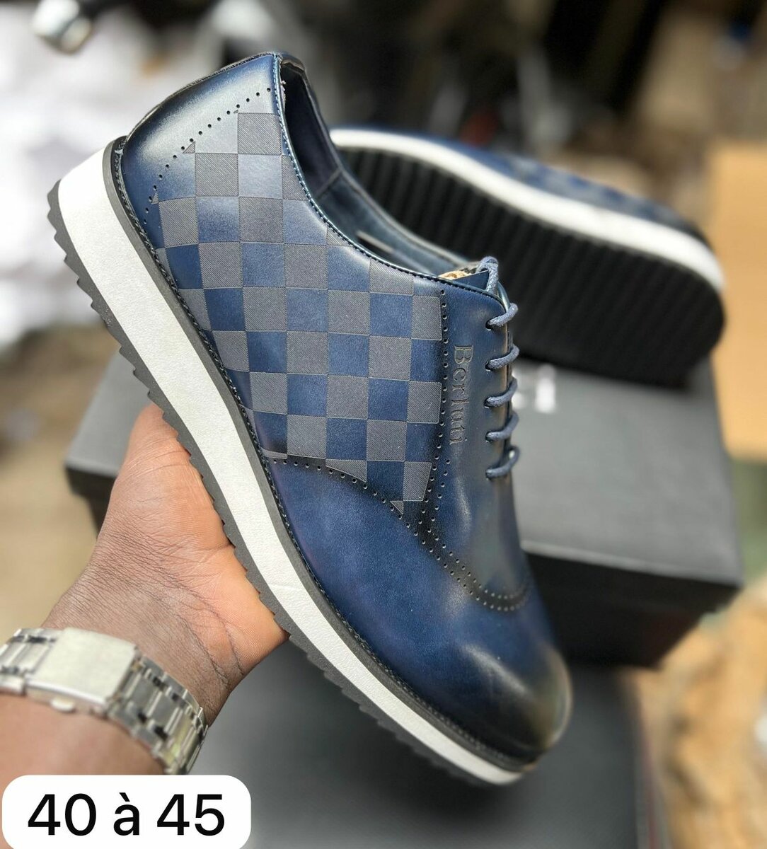 Chaussures habillées en cuir bleu