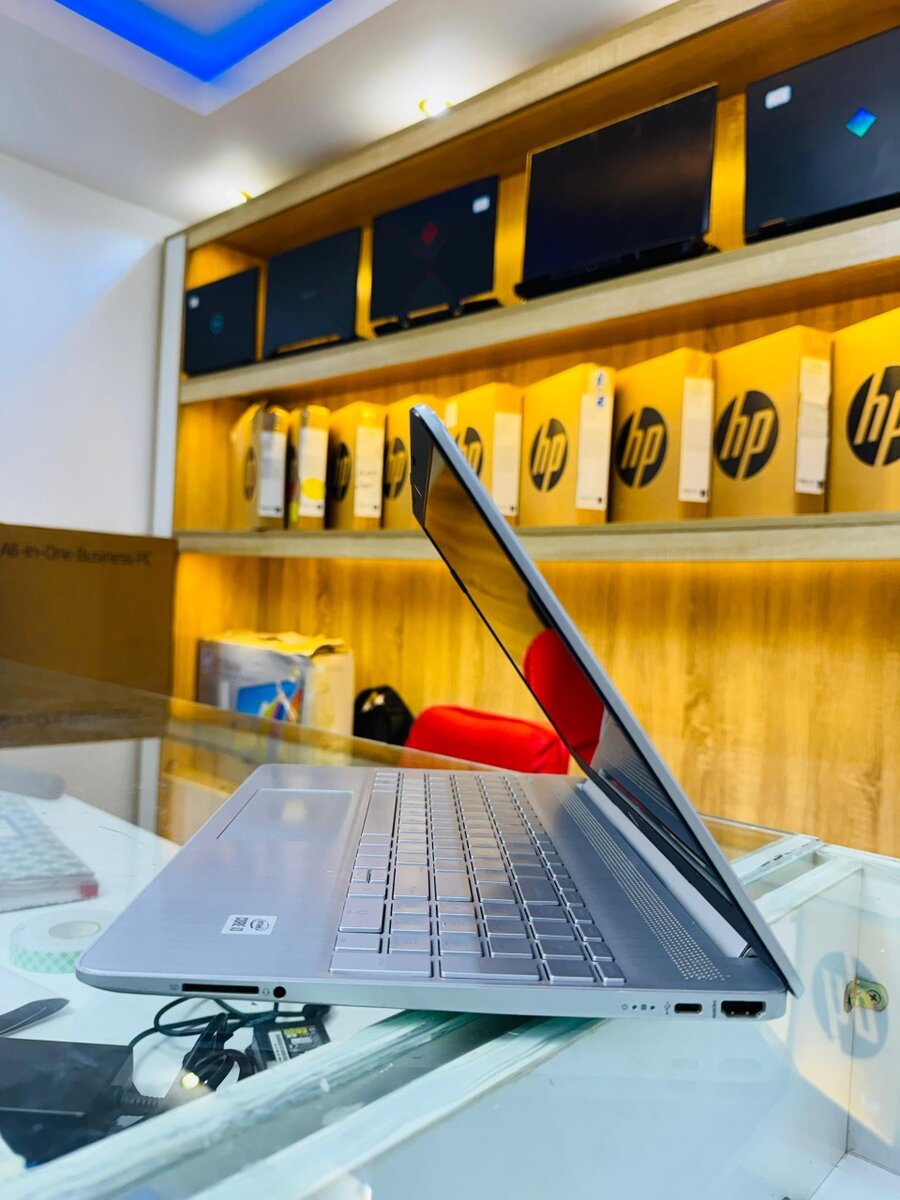 HP LAPTOP 15
