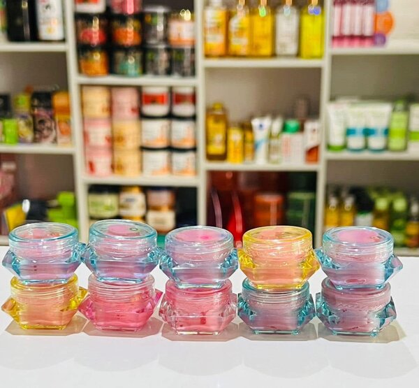 Overnight hydrating lip cream