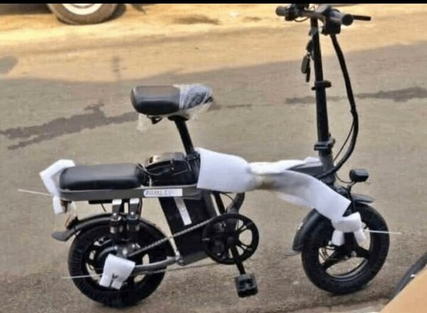 Vélo électrique pliable compact